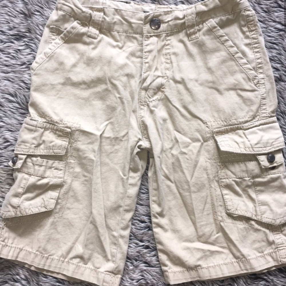 DKNY boy’s khaki cargo shorts size 4T